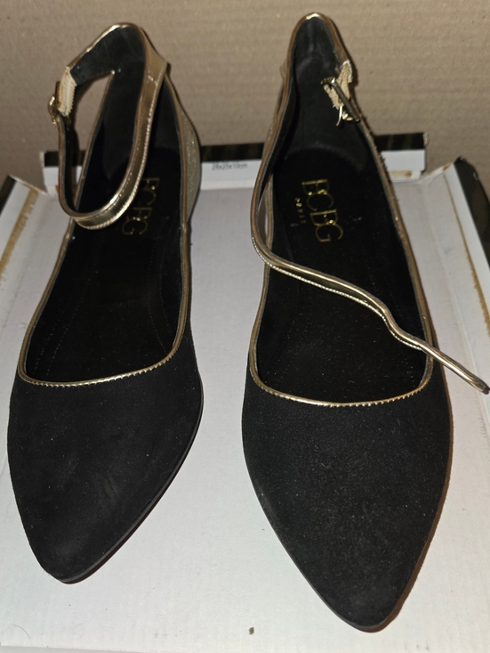 BCBG Shoes - BNIB BCBG Zuma Black & Gold Ankle Strap Flats Sz 10 M